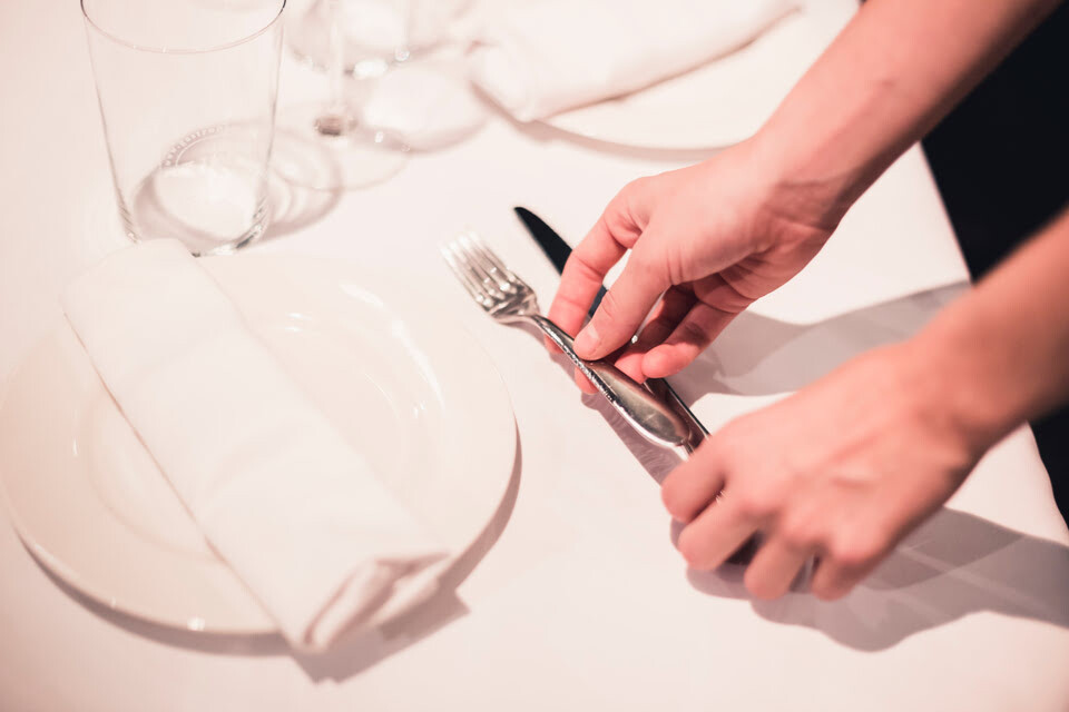 Çatal Bıçak Hangi Elle Tutulur?